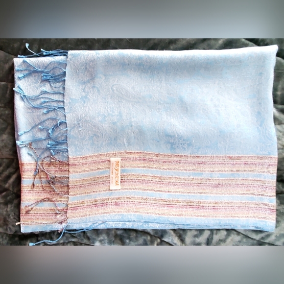 Pashmina Blue Paisley Jacquard Scarf with Metallic Striped Panels - Picture 3 of 4